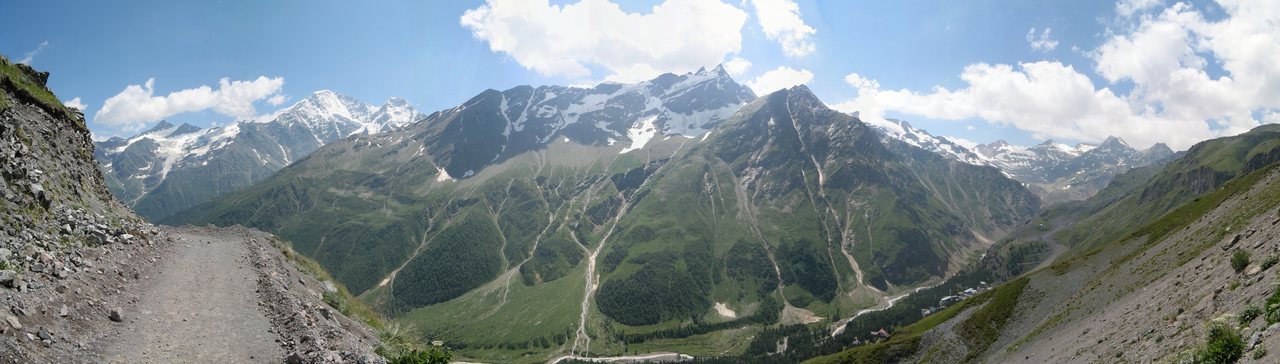Панорама Баксанского ущелья с горной дорогой