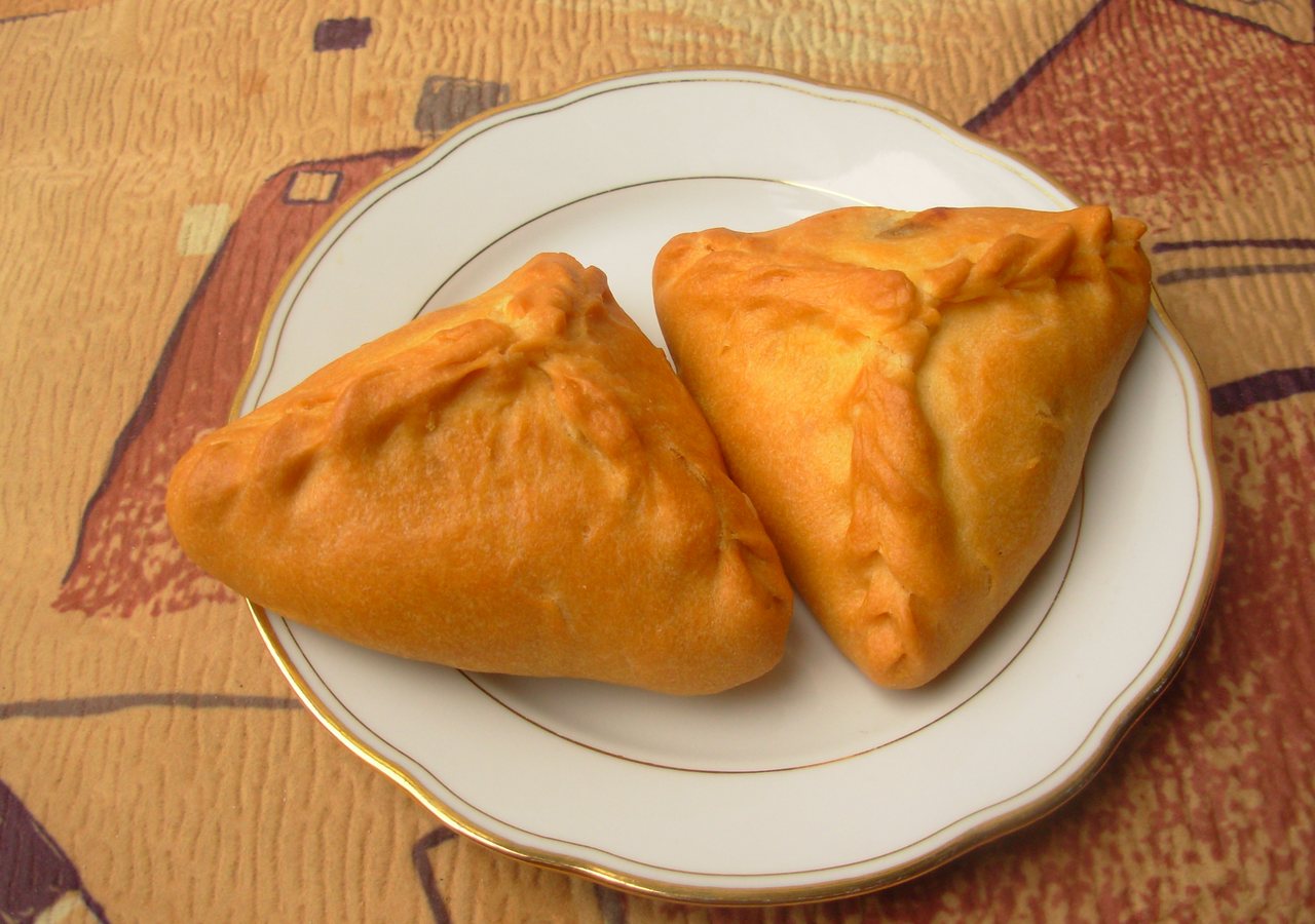 Эчпочмаки на тарелке, башкирская кухня
