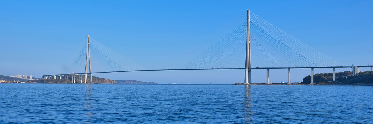 Русский мост через пролив Босфор Восточный на остров Русский