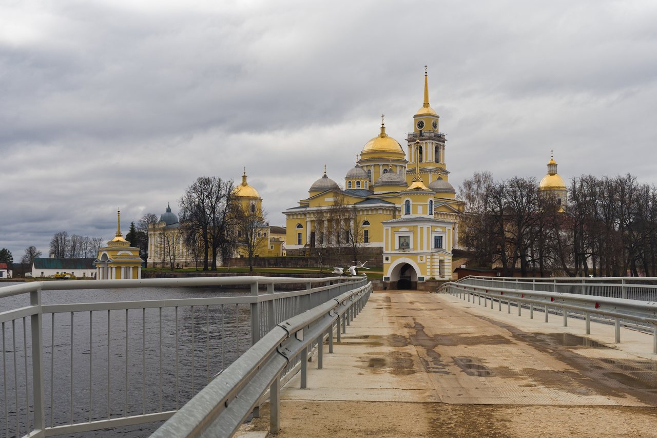 Нило-Столобенская пустынь на острове Столобный на Селигере