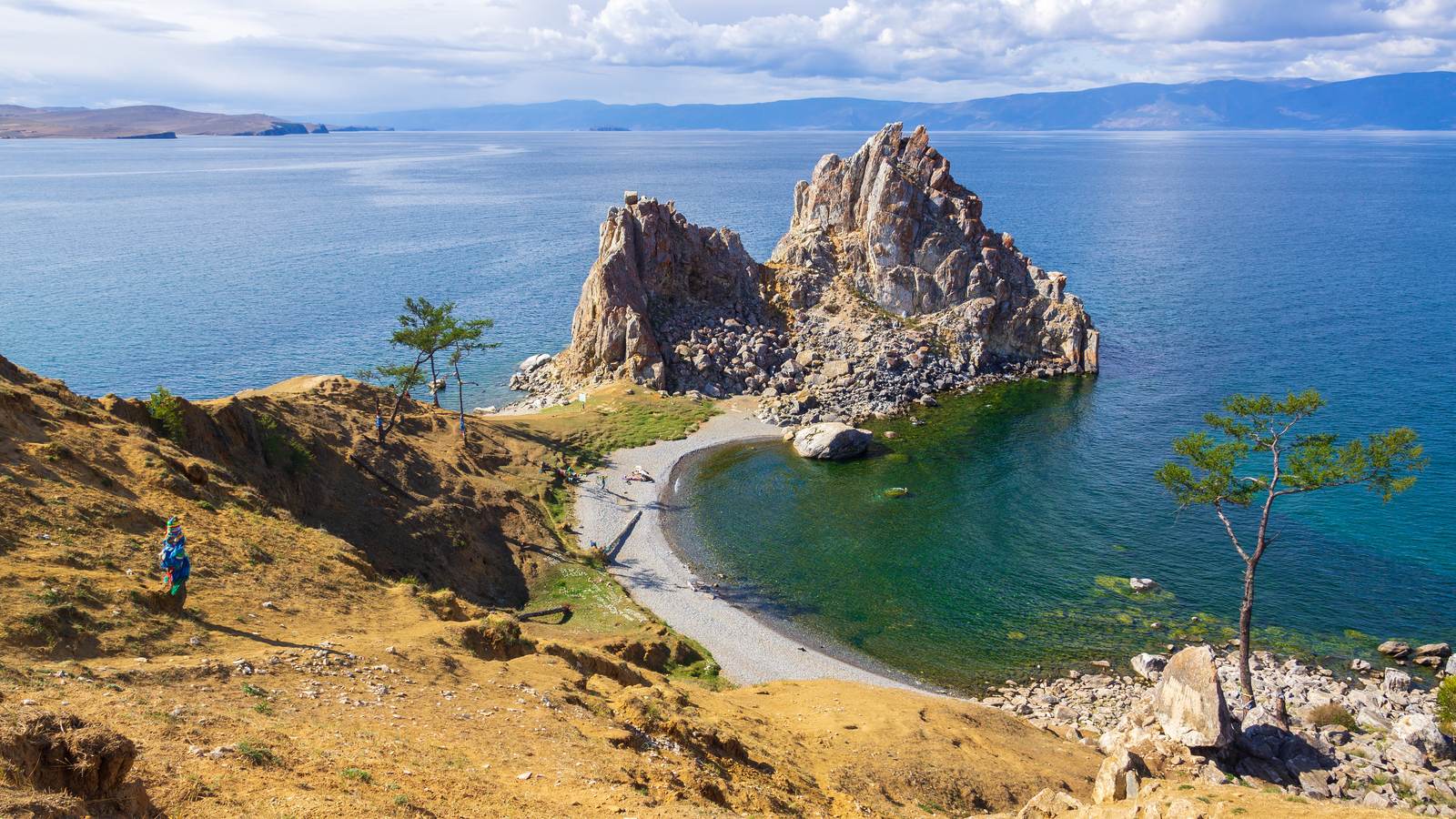 Скала Шаманка на мысе Бурхан, остров Ольхон, Байкал