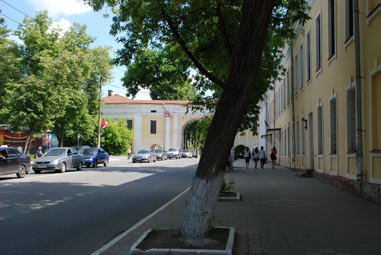 Корпуса и арки ансамбля Присутственных мест в Калуге