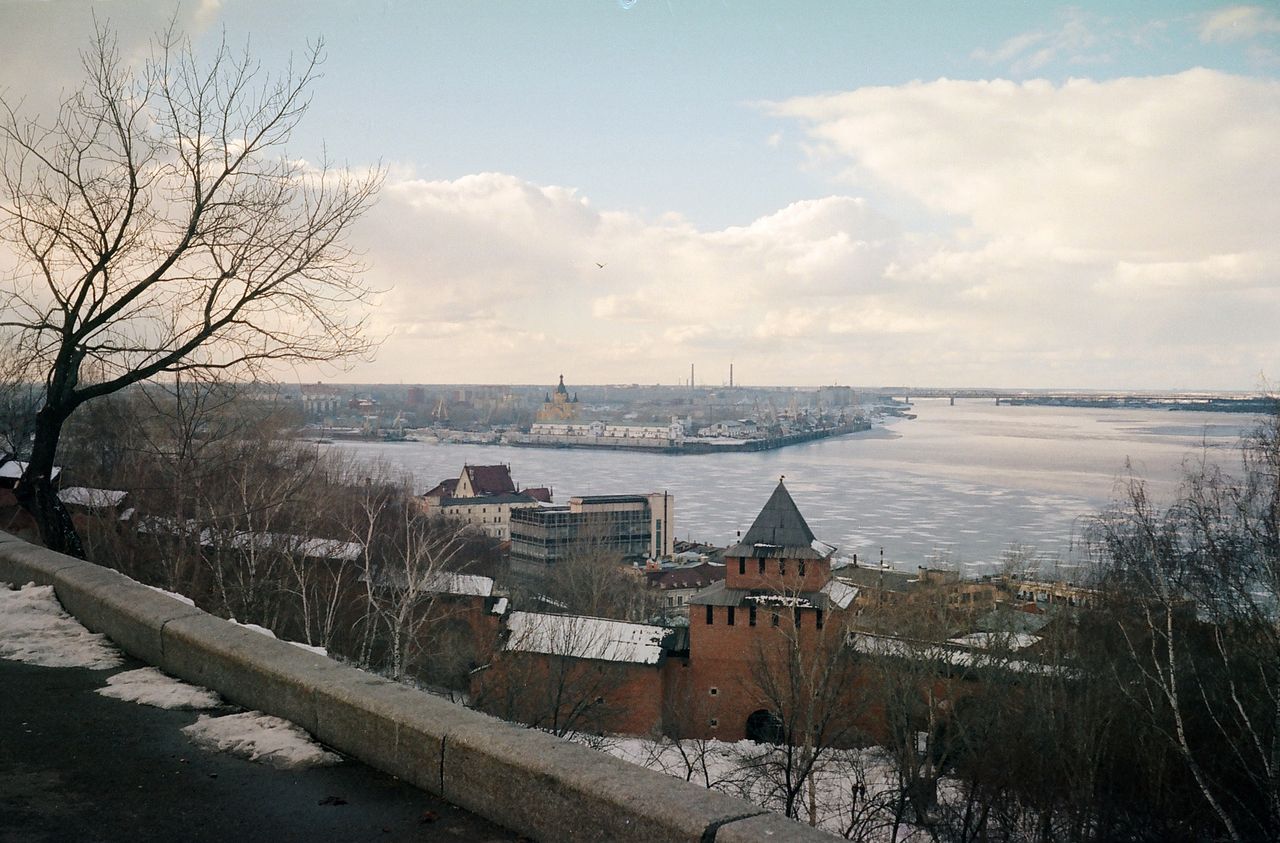 Вид с Нижегородского кремля на слияние Оки и Волги